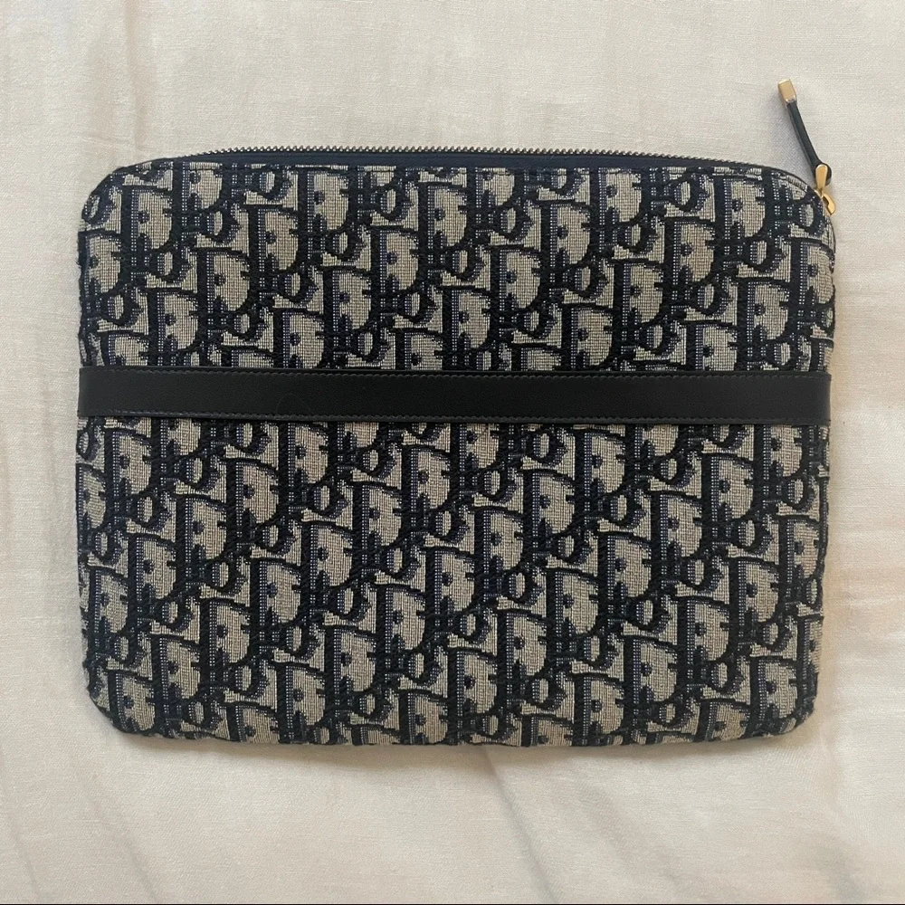 Dior Travel Pouch - Picture 2 of 6
